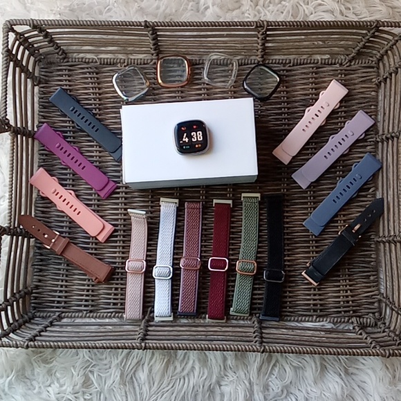 fitbit Accessories - Fitbit Watch -- Versa 4
